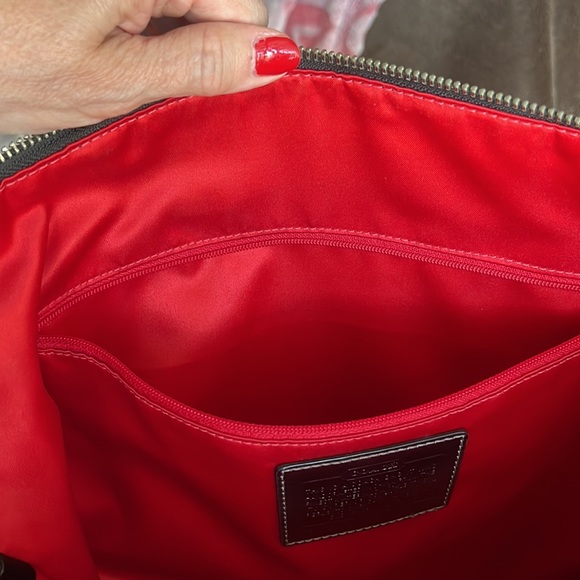 Coach poppy design purse
A few stains on liner. See photos - Picture 4 of 9